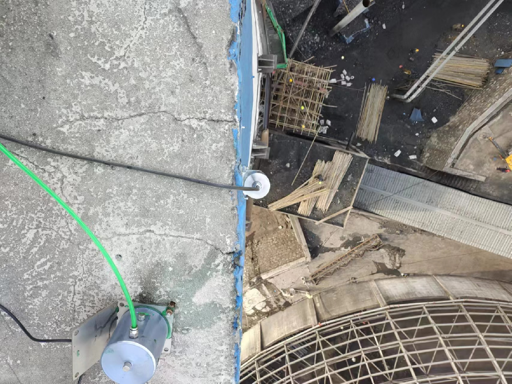 地質(zhì)監(jiān)測儀表靜力水準儀現(xiàn)場工況